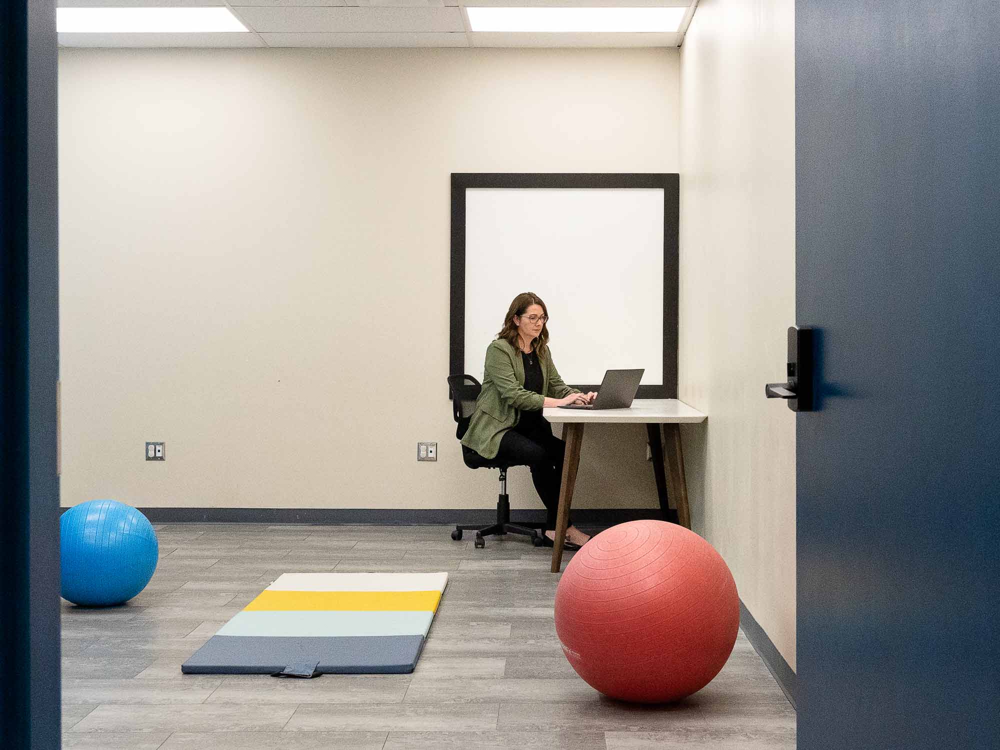 A quiet, calm room at AlphaBee’s Etobicoke centre